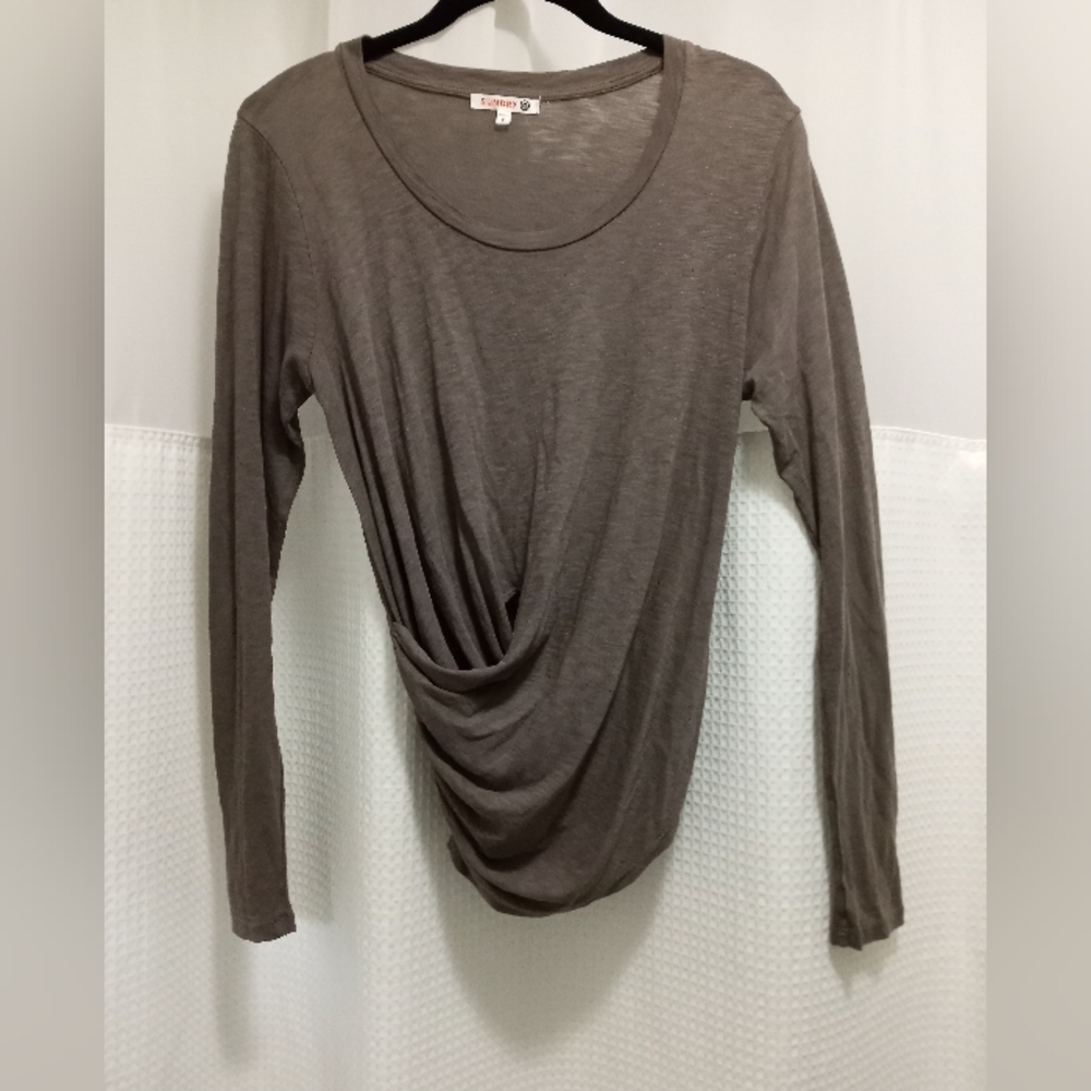 Sundry Semi Sheer Top. EUC. Size 0